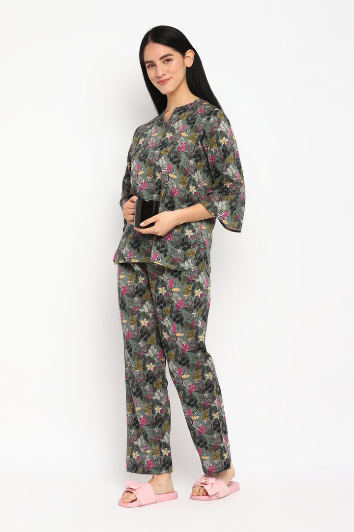 Animal Flower Print V Neck 3/4th Sleeve Women's Night suit - Shopbloom