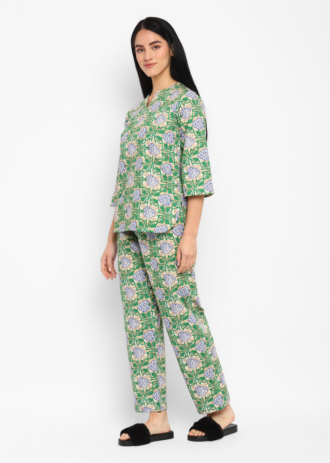 Blue Flower and Green Leaf Print V Neck 3/4th Sleeve Women's Night suit - Shopbloom