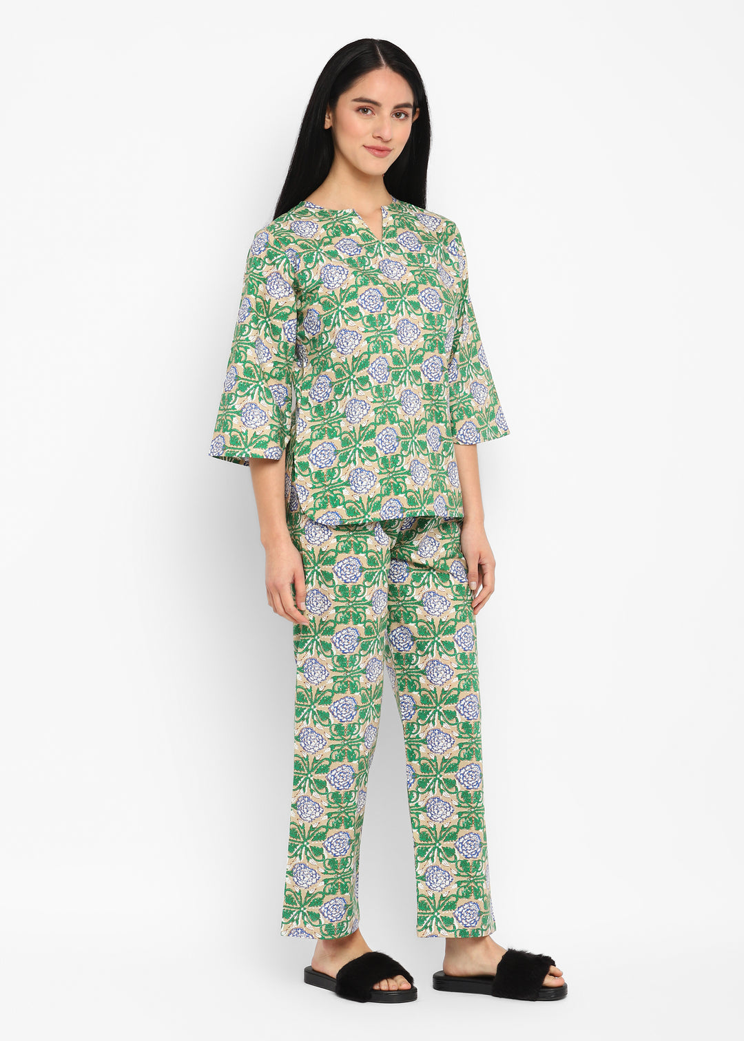 Blue Flower and Green Leaf Print V Neck 3/4th Sleeve Women's Night suit - Shopbloom